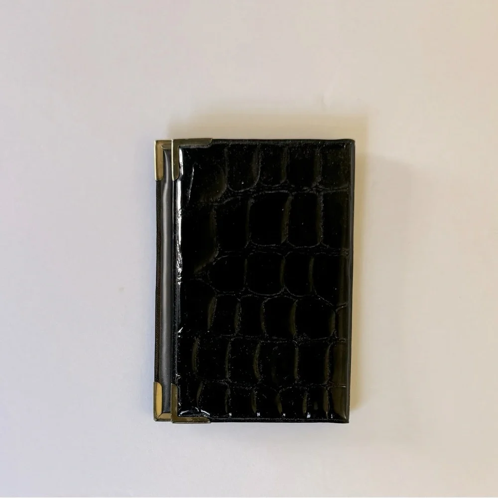 😎 NWOT Vintage patent black credit card case with protective metal edges